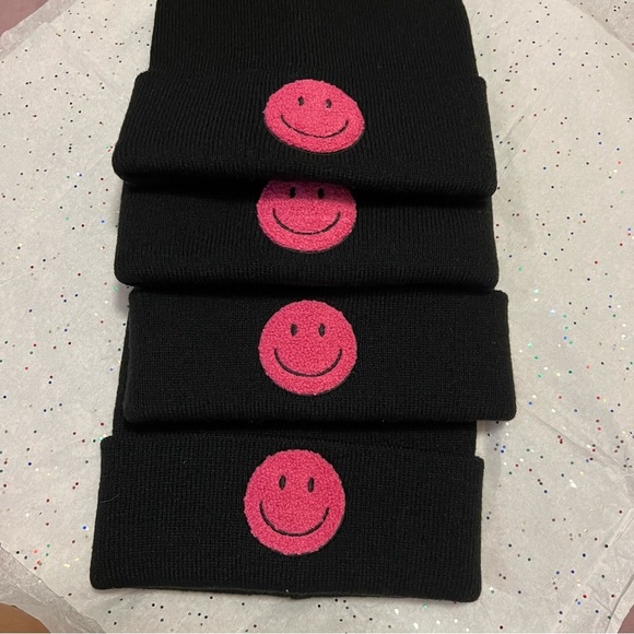 Cedarwood Threads Womens Warm Cozy Black Pink Smiley Face Winter Beanie Hat - Picture 13 of 14